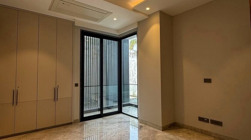 Elegant 3rd Floor with Private Terrace in Vasant Vihar