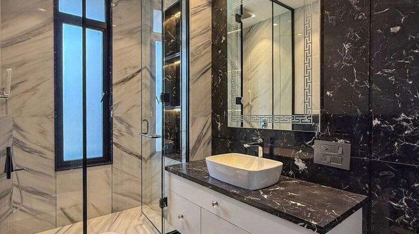 Elegant 3rd Floor with Private Terrace in Vasant Vihar